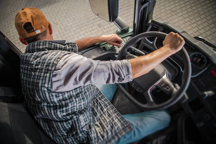 Trucking Companies in Florida That Pay for CDL and Offer Training